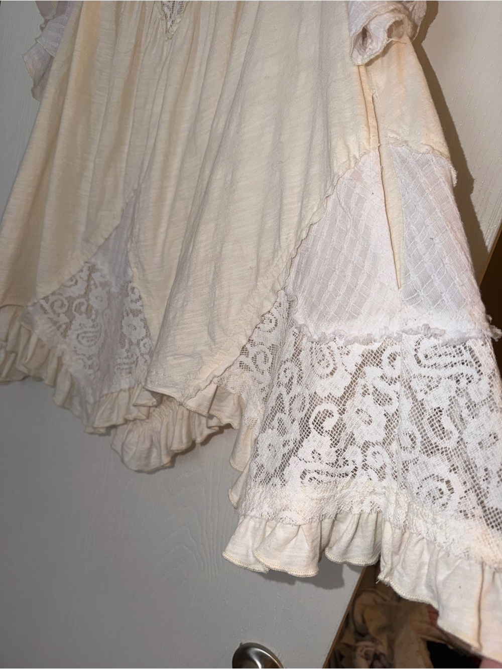 Oli & Hali Cream Lace-Panel Flutter Sleeve Blouse - Picture 3 of 11